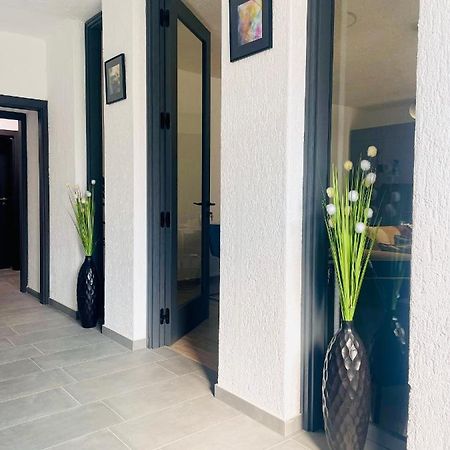 קאנפאנאר Modern Apartment With Fireplace & Stylish Kitchen מראה חיצוני תמונה