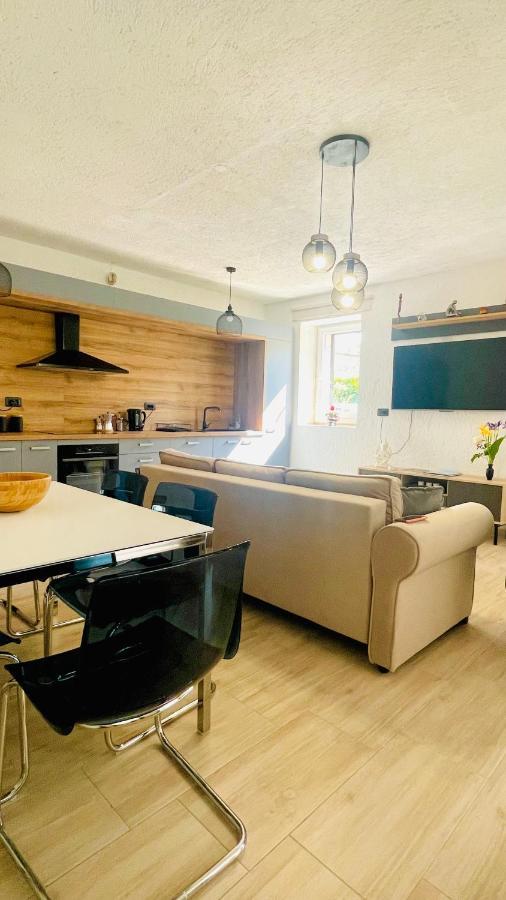 קאנפאנאר Modern Apartment With Fireplace & Stylish Kitchen מראה חיצוני תמונה