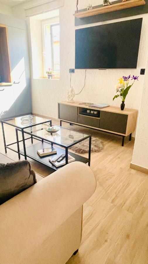 קאנפאנאר Modern Apartment With Fireplace & Stylish Kitchen מראה חיצוני תמונה